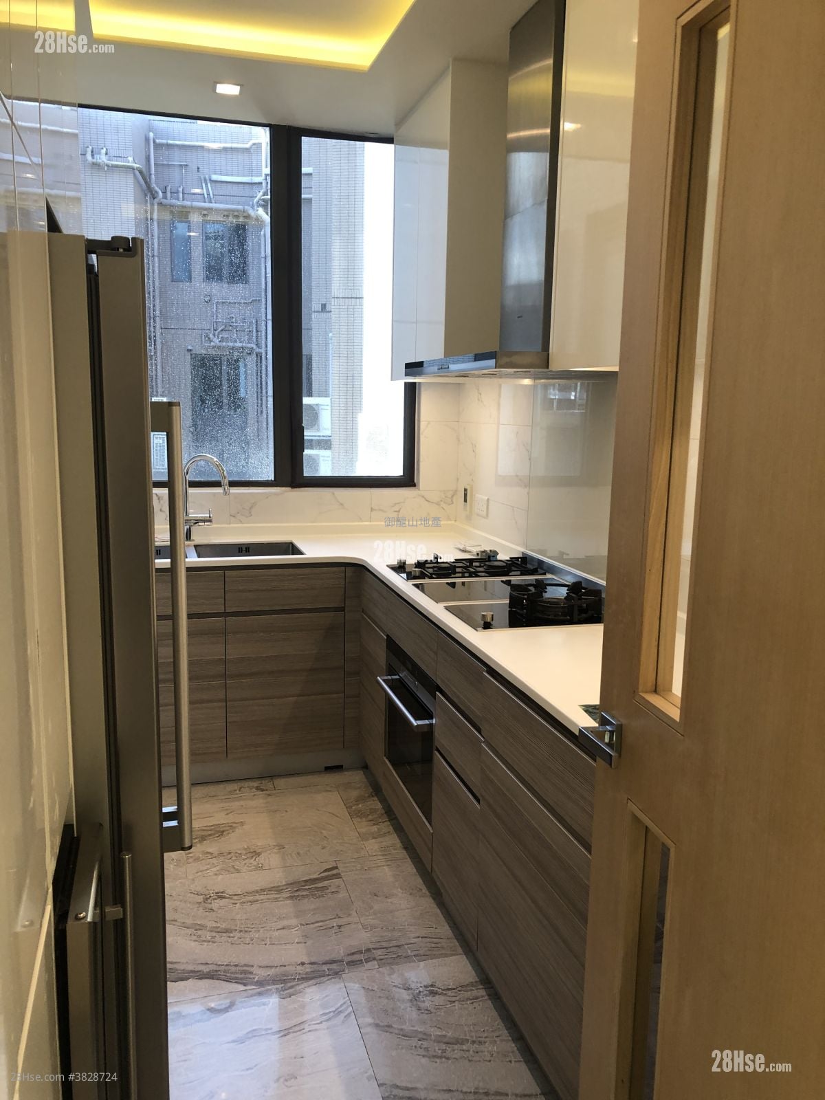 Dragons Range Rental 3 Bedrooms , 2 Bathrooms 963 ft²