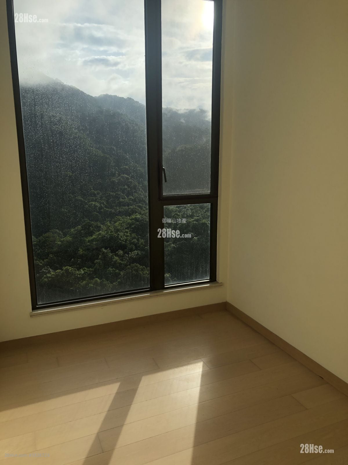 Dragons Range Rental 3 Bedrooms , 2 Bathrooms 963 ft²