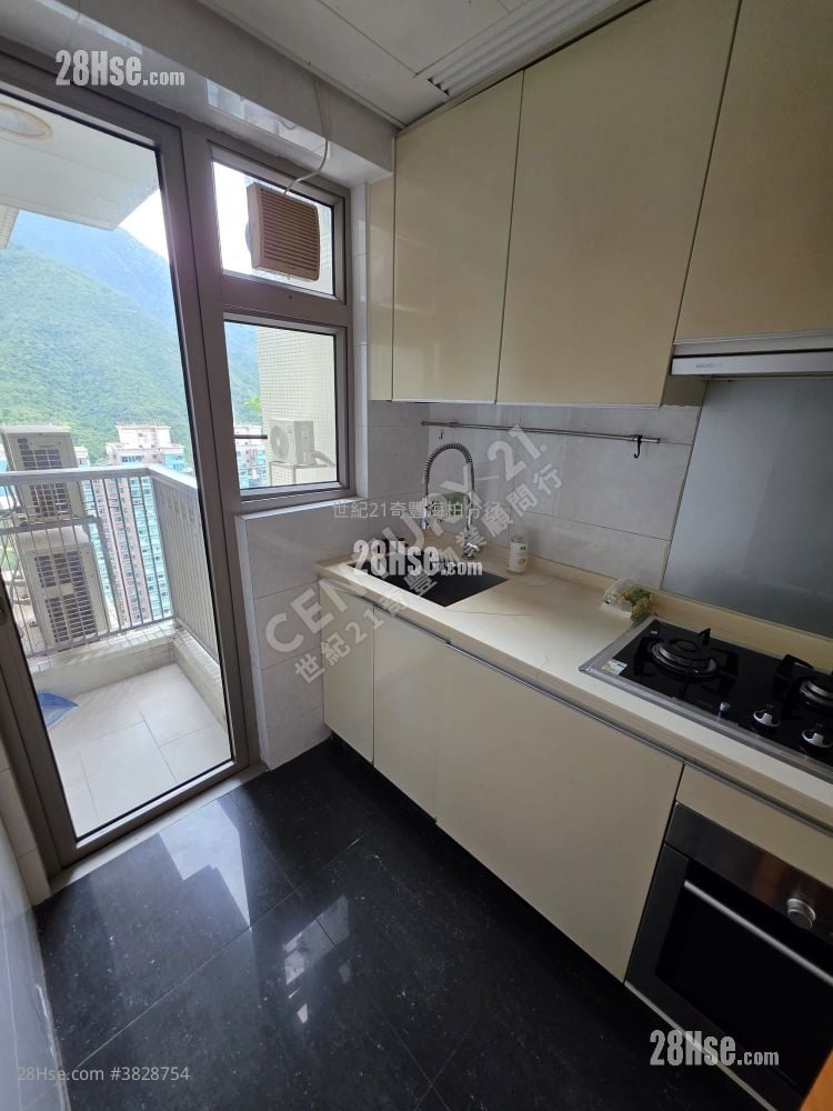 银湖天峰 租盘 3 房 , 2 浴室 695 平方尺