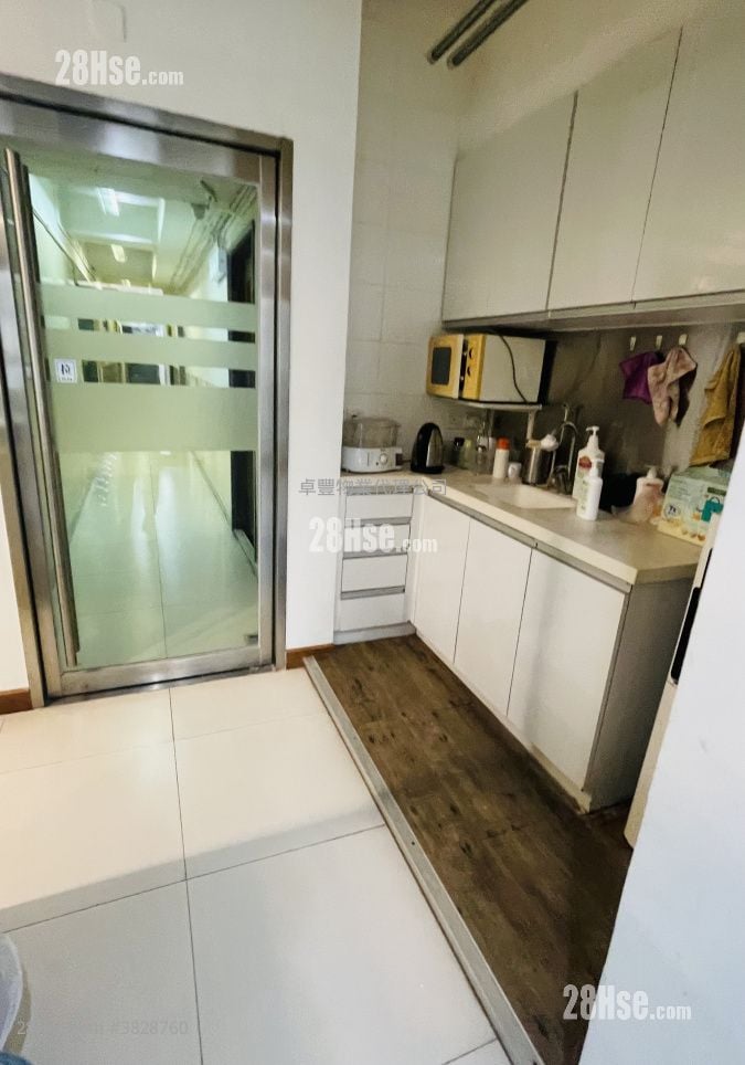 Mackenny Centre Sell 2 Bedrooms , 2 Toilets 1,780 ft²