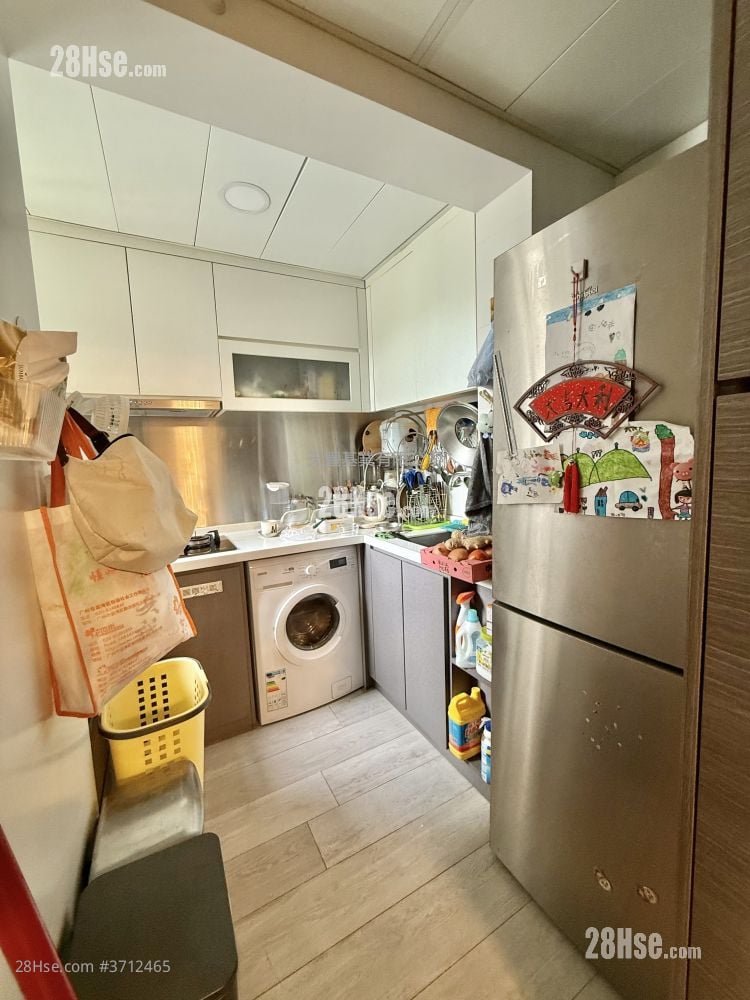 Hiu Lai Court Sell 3 Bedrooms , 1 Bathroom 596 ft²