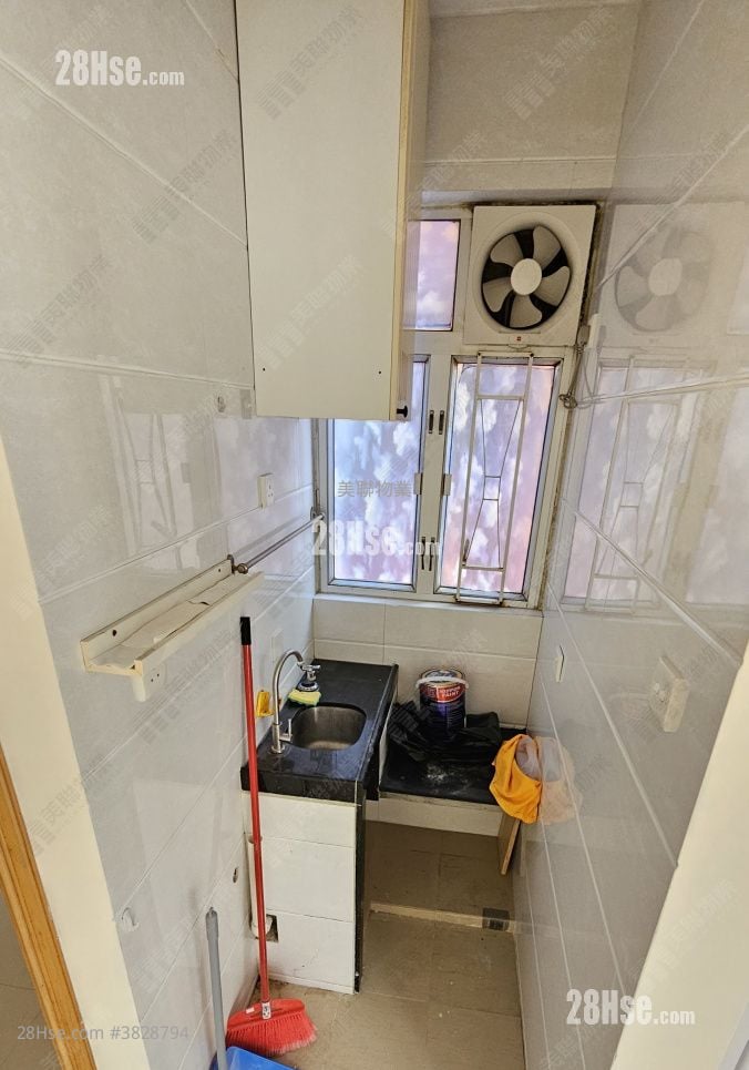 豪华阁 租盘 2 房 , 1 浴室 276 平方尺