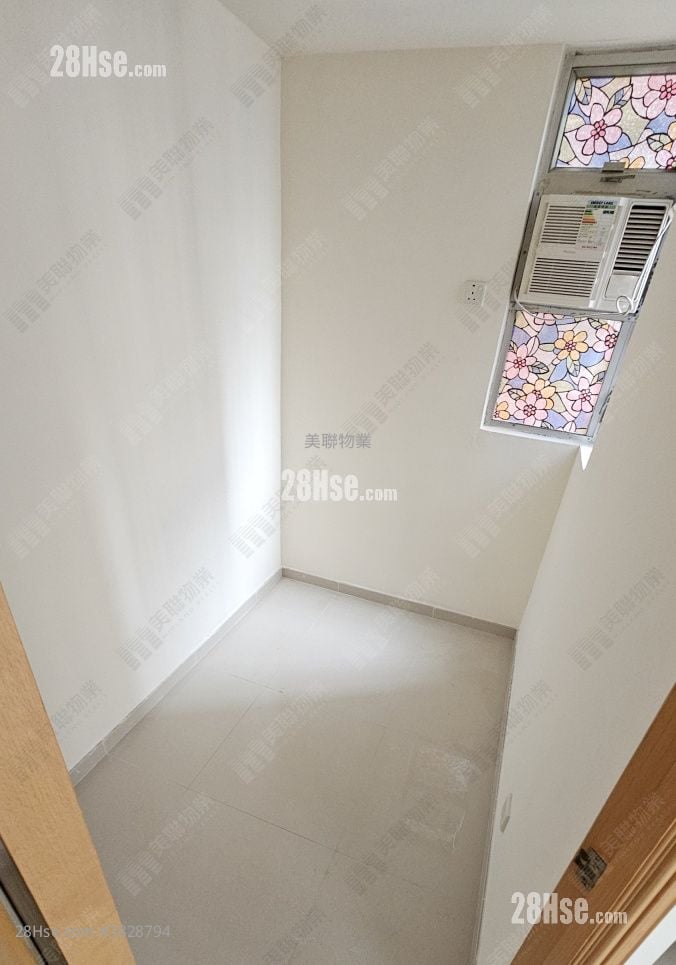 豪华阁 租盘 2 房 , 1 浴室 276 平方尺