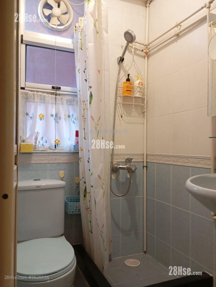 Fok Lin  Building Sell 2 Bedrooms , 1 Bathroom 366 ft²