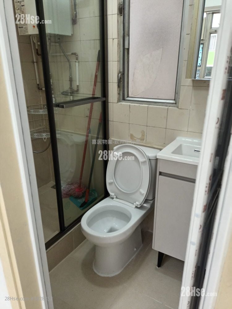 Hing Lung Building Sell 2 Bedrooms , 1 Bathroom 268 ft²