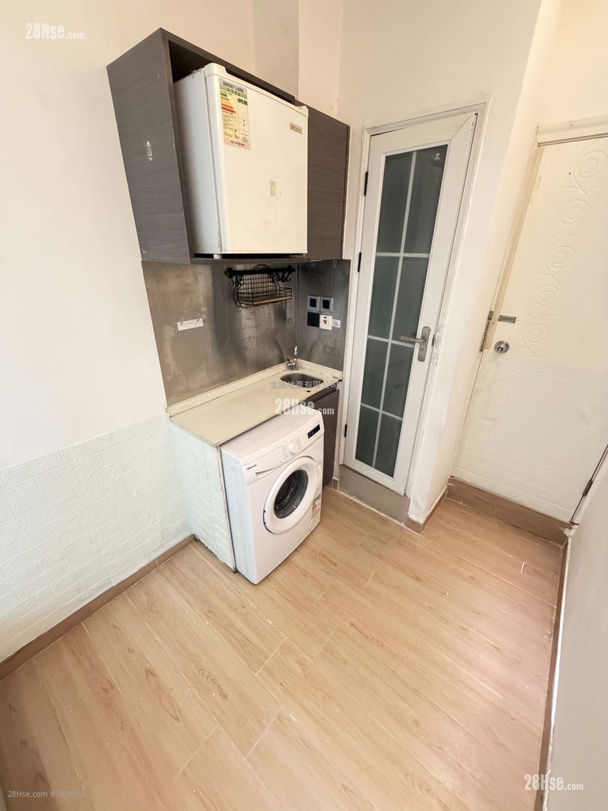 單幢樓房 租盤 1 浴室 120 平方呎