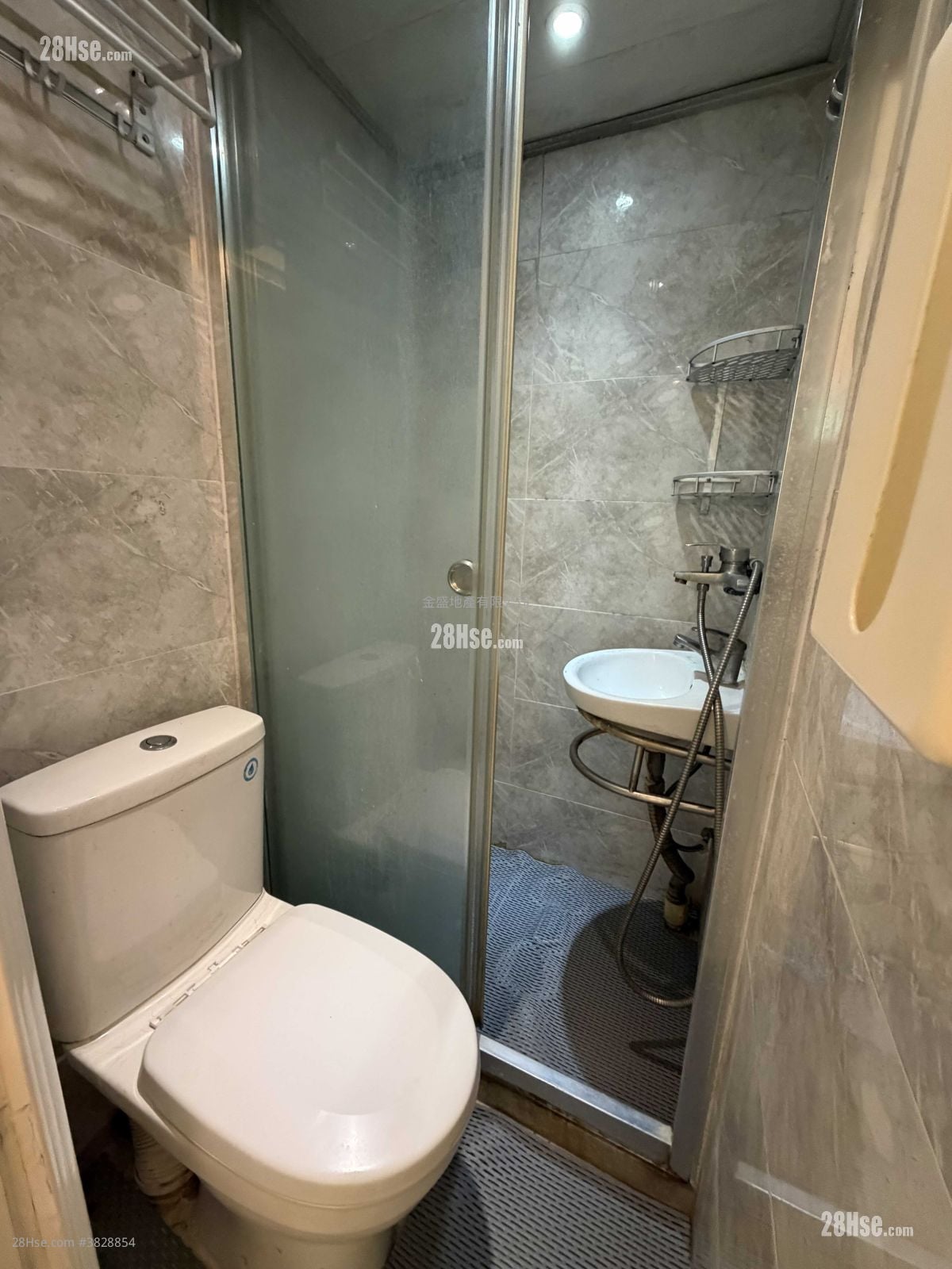 單幢樓房 租盤 1 浴室 120 平方呎