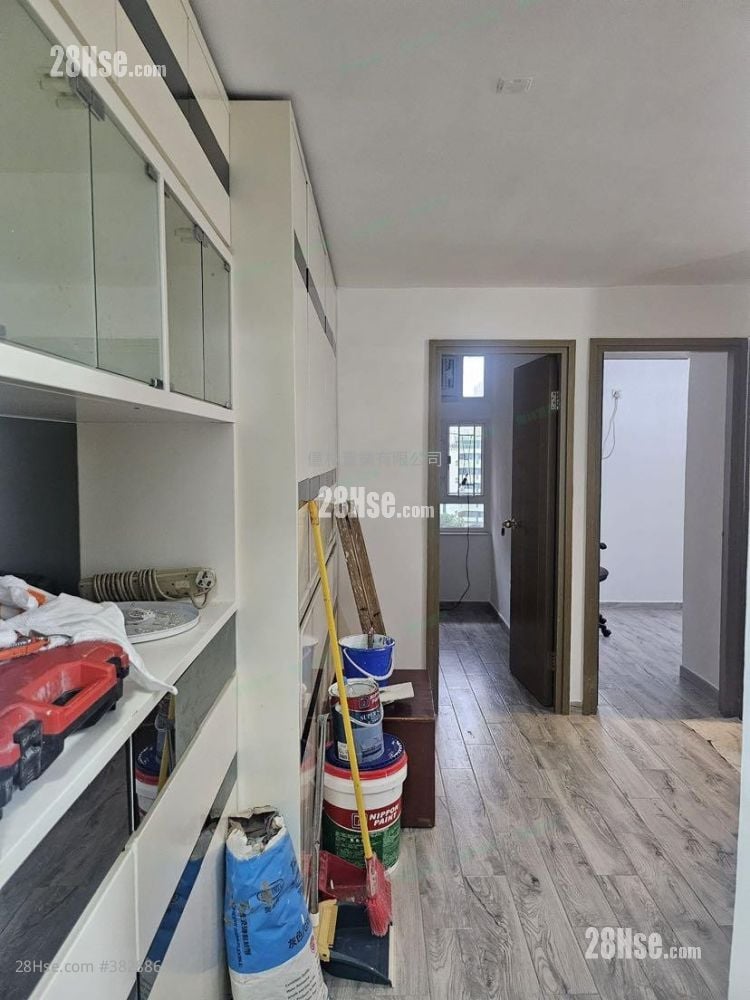 Hong Tin Court Rental 2 Bedrooms , 1 Bathroom 400 ft²