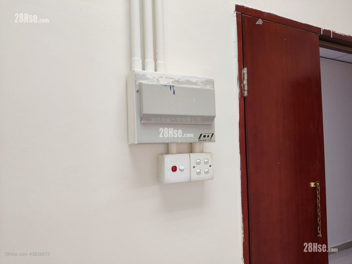 How Ming Factory Building Rental 202 ft²