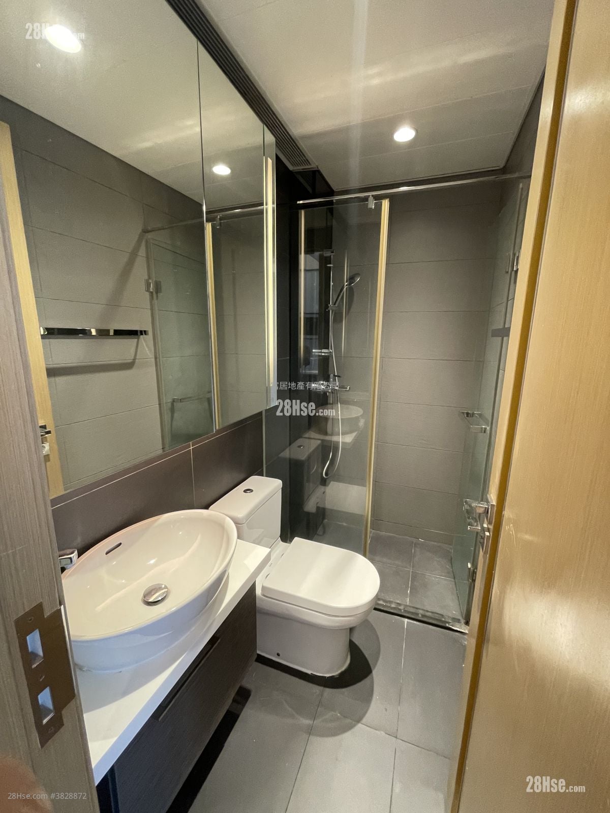 Giovane Sell 1 Bedroom , 1 Bathroom 224 ft²