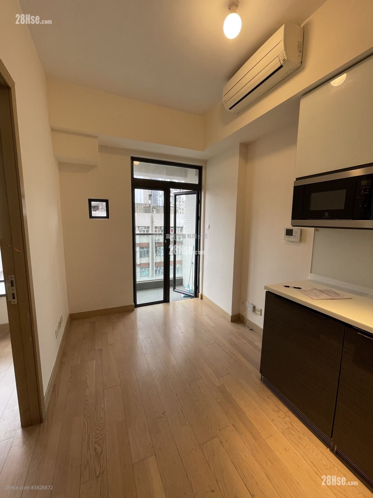 Giovane Sell 1 Bedroom , 1 Bathroom 224 ft²