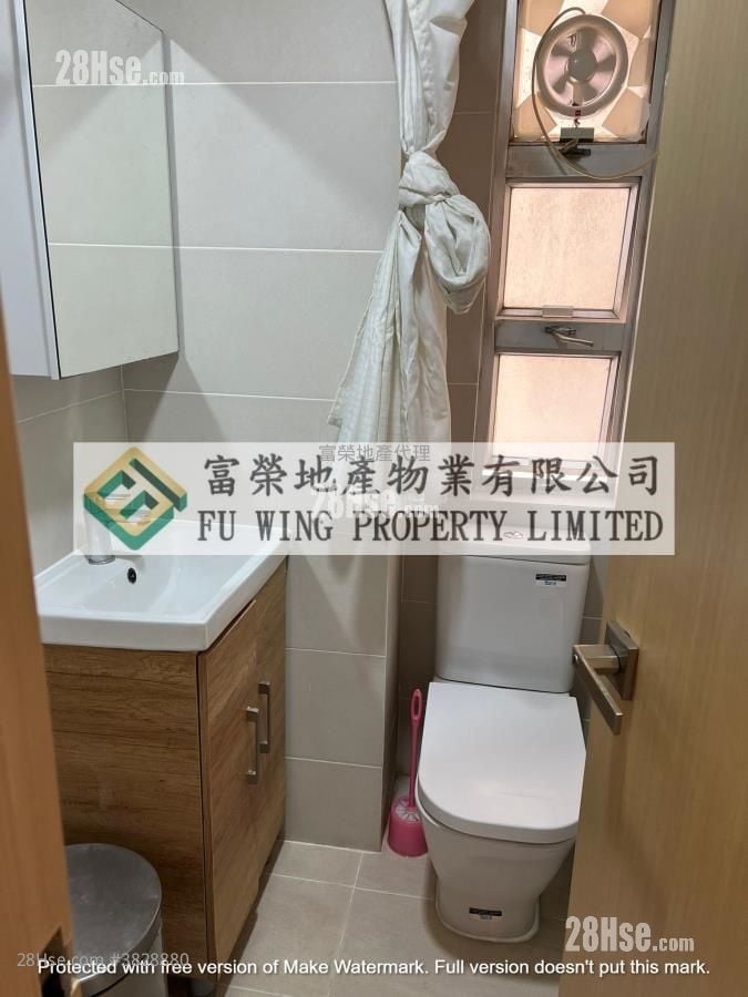 Po On Building Sell 2 Bedrooms , 1 Bathroom 469 ft²