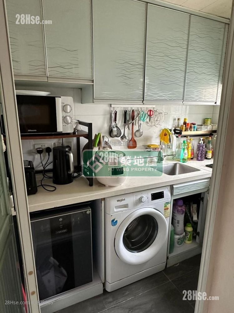 Sun Kong House Sell 2 Bedrooms , 1 Bathroom 415 ft²