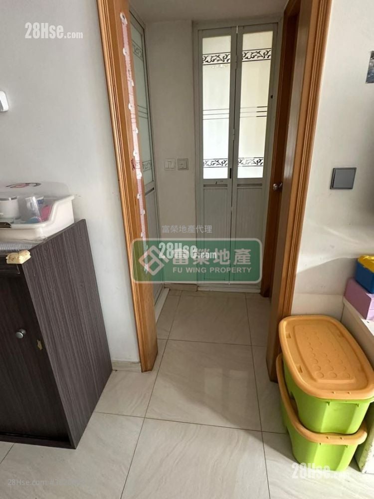 Sun Kong House Sell 2 Bedrooms , 1 Bathroom 415 ft²
