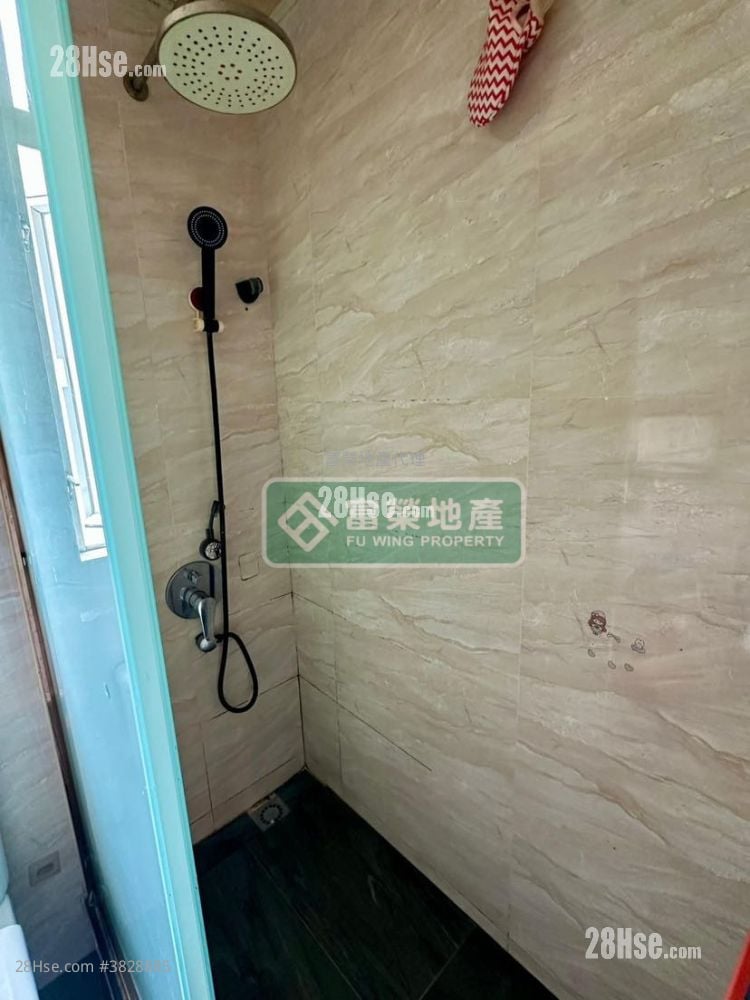 Sun Kong House Sell 2 Bedrooms , 1 Bathroom 415 ft²