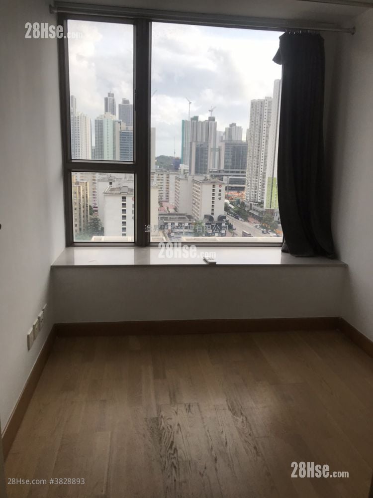 Residence 228 Sell 3 Bedrooms , 1 Bathroom 558 ft²