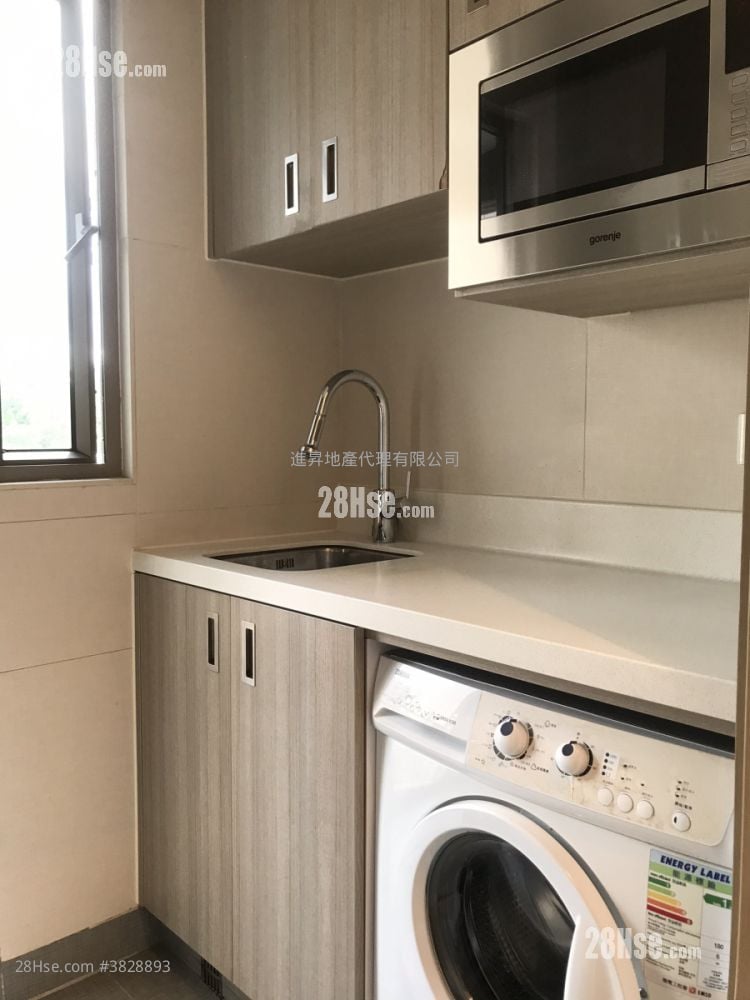 Residence 228 Sell 3 Bedrooms , 1 Bathroom 558 ft²