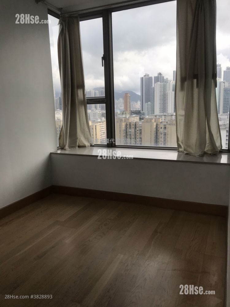 Residence 228 Sell 3 Bedrooms , 1 Bathroom 558 ft²