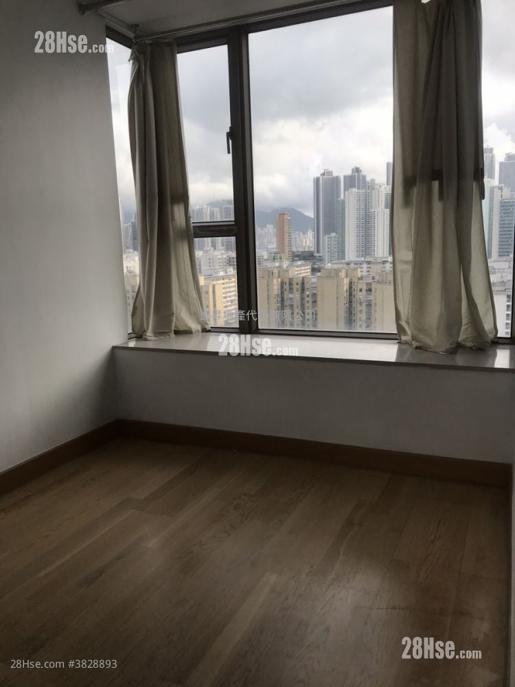 Residence 228 Sell 3 Bedrooms , 1 Bathroom 558 ft²