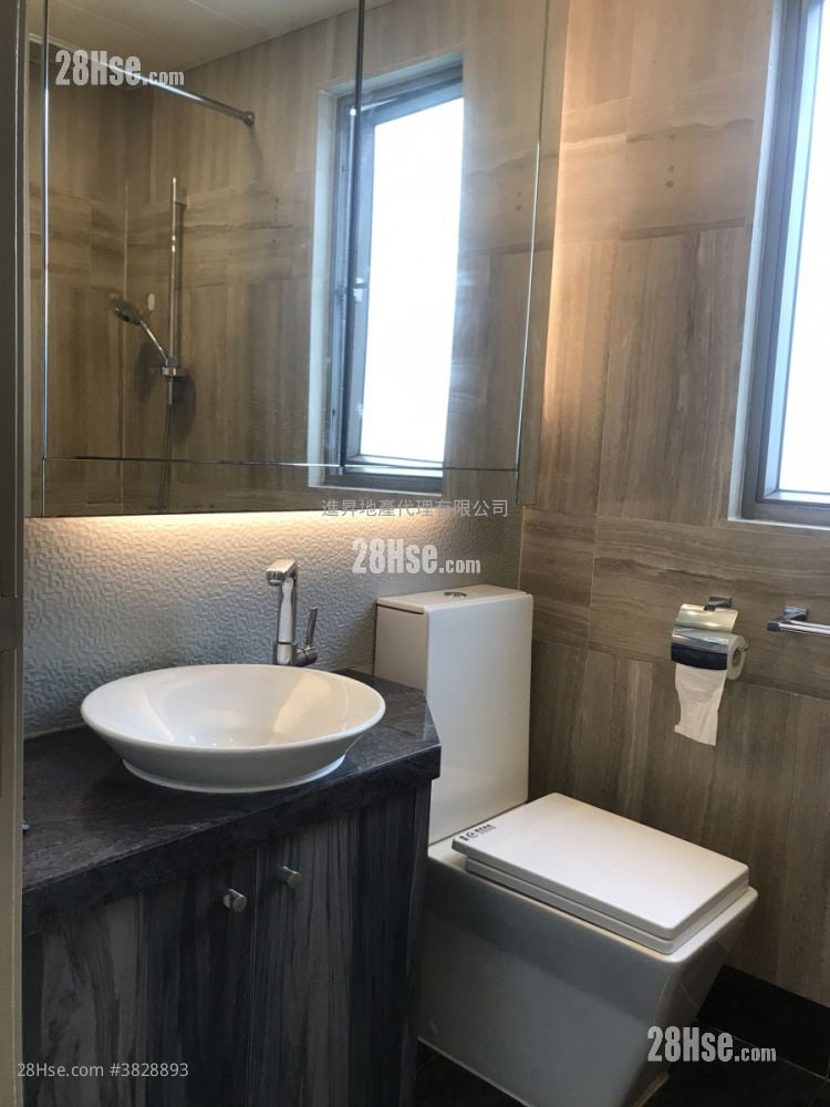 Residence 228 Sell 3 Bedrooms , 1 Bathroom 558 ft²