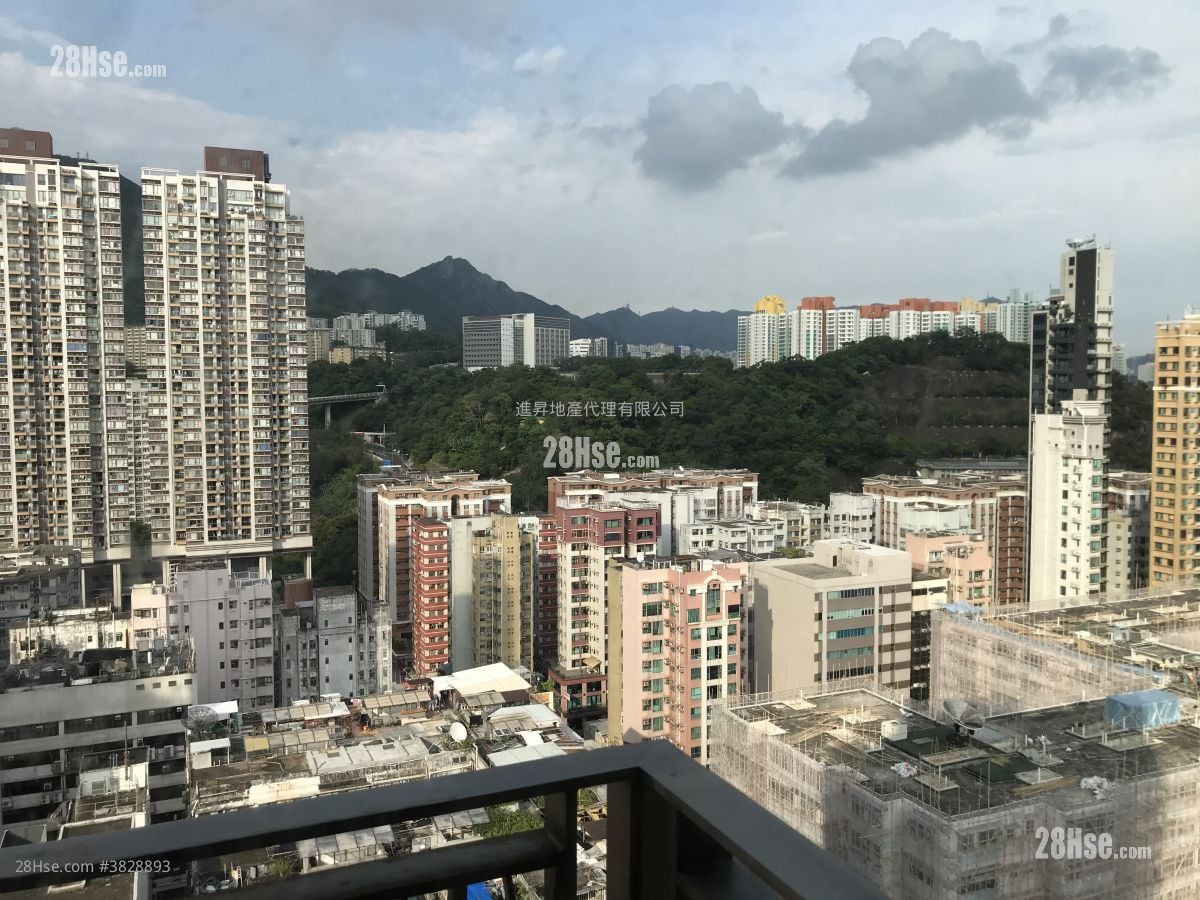 Residence 228 Sell 3 Bedrooms , 1 Bathroom 558 ft²