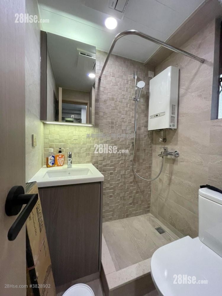 Tuen Mun Town Plaza Sell 2 Bedrooms 325 ft²