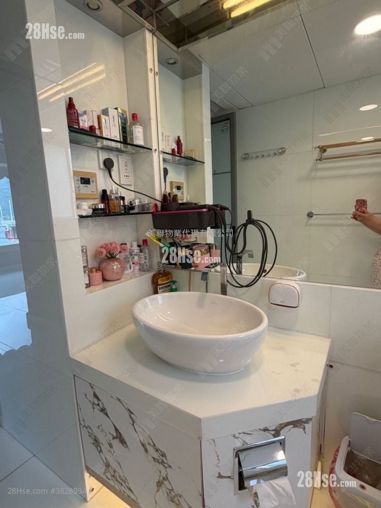 The Beverly Hills Sell 4 Bedrooms 1,606 ft²