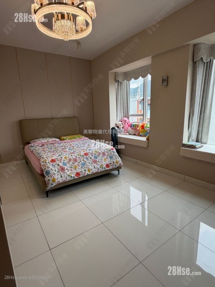 The Beverly Hills Sell 4 Bedrooms 1,606 ft²