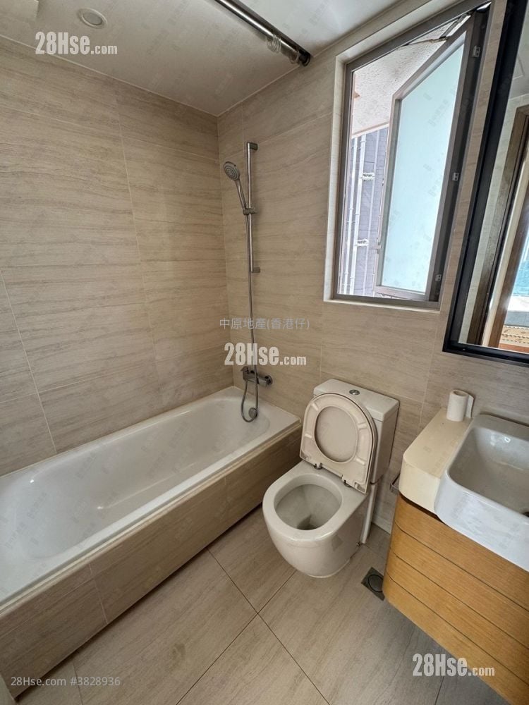 South Coast Sell 2 Bedrooms , 1 Bathroom 451 ft²