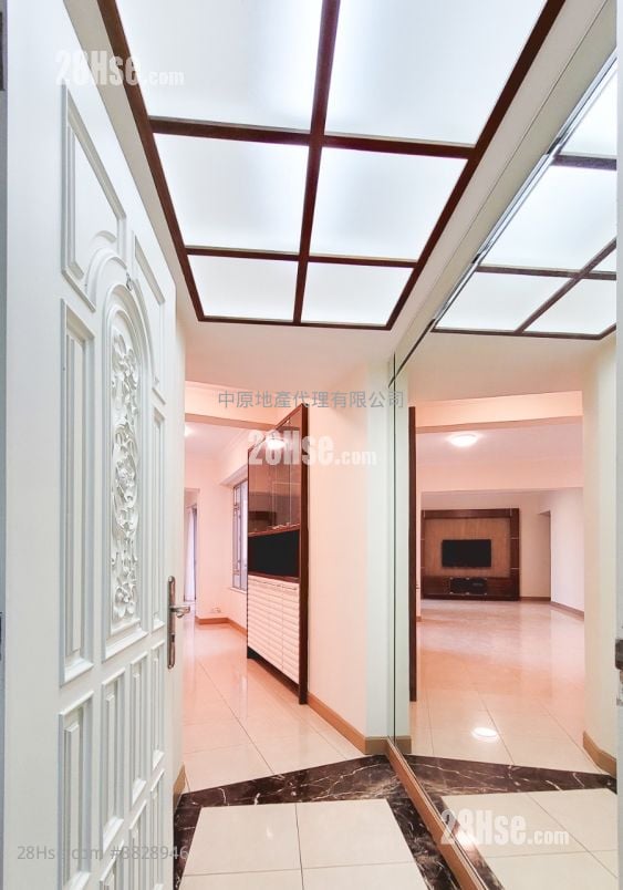 Pearl Court Rental 1,190 ft²