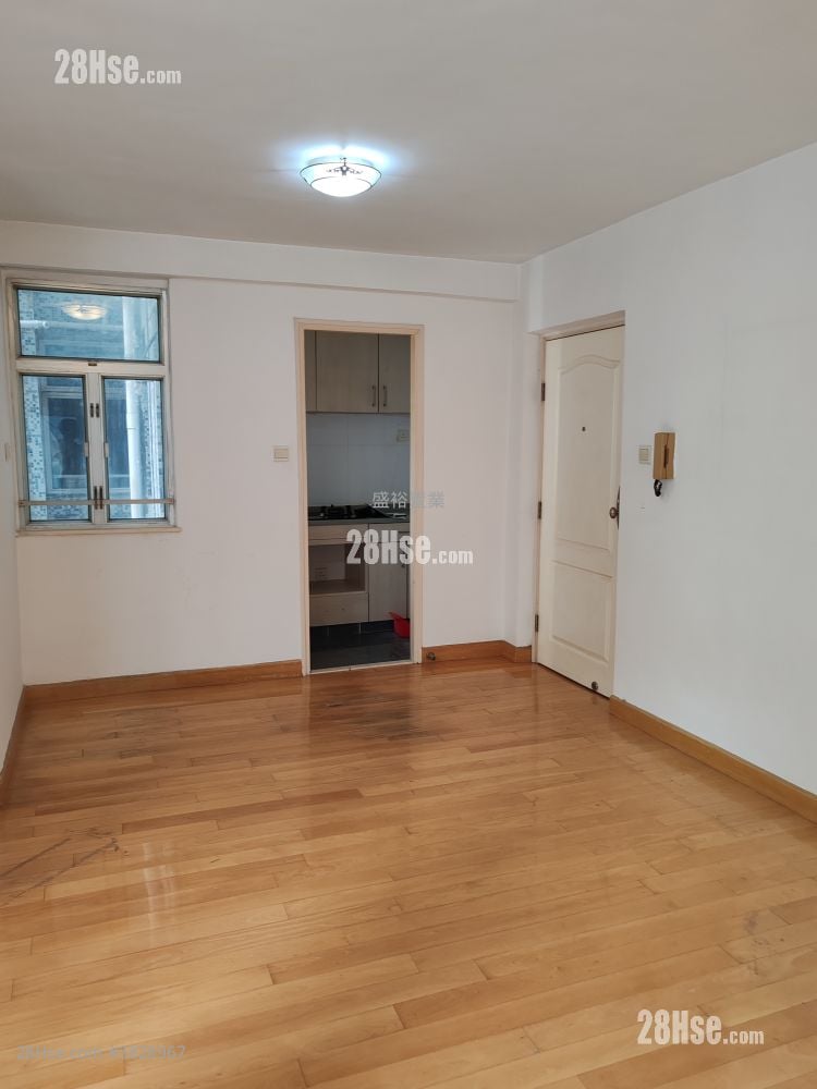 Luna Court Rental 2 Bedrooms , 1 Bathroom 447 ft²