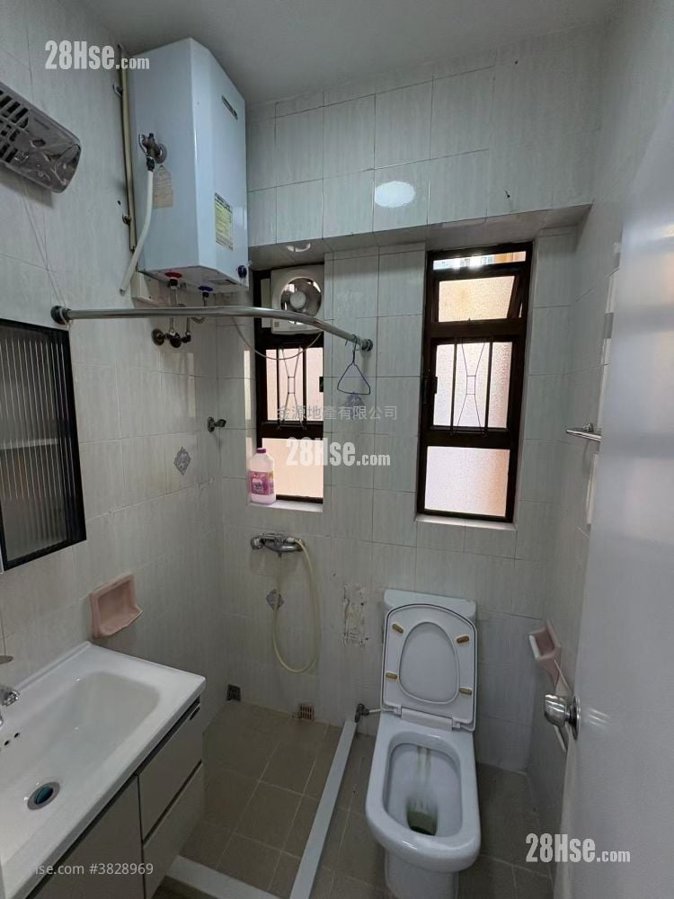 南风楼 租盘 3 房 80 平方尺