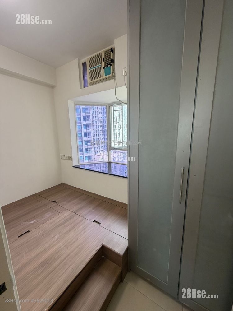 Waterside Plaza Sell 3 Bedrooms , 1 Bathroom 537 ft²