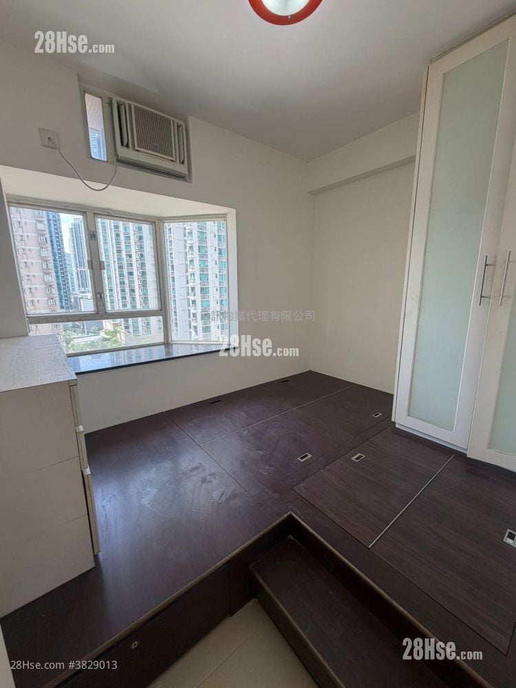 Waterside Plaza Sell 3 Bedrooms , 1 Bathroom 537 ft²
