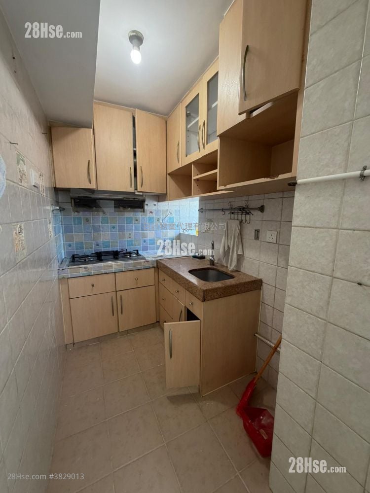 Waterside Plaza Sell 3 Bedrooms , 1 Bathroom 537 ft²