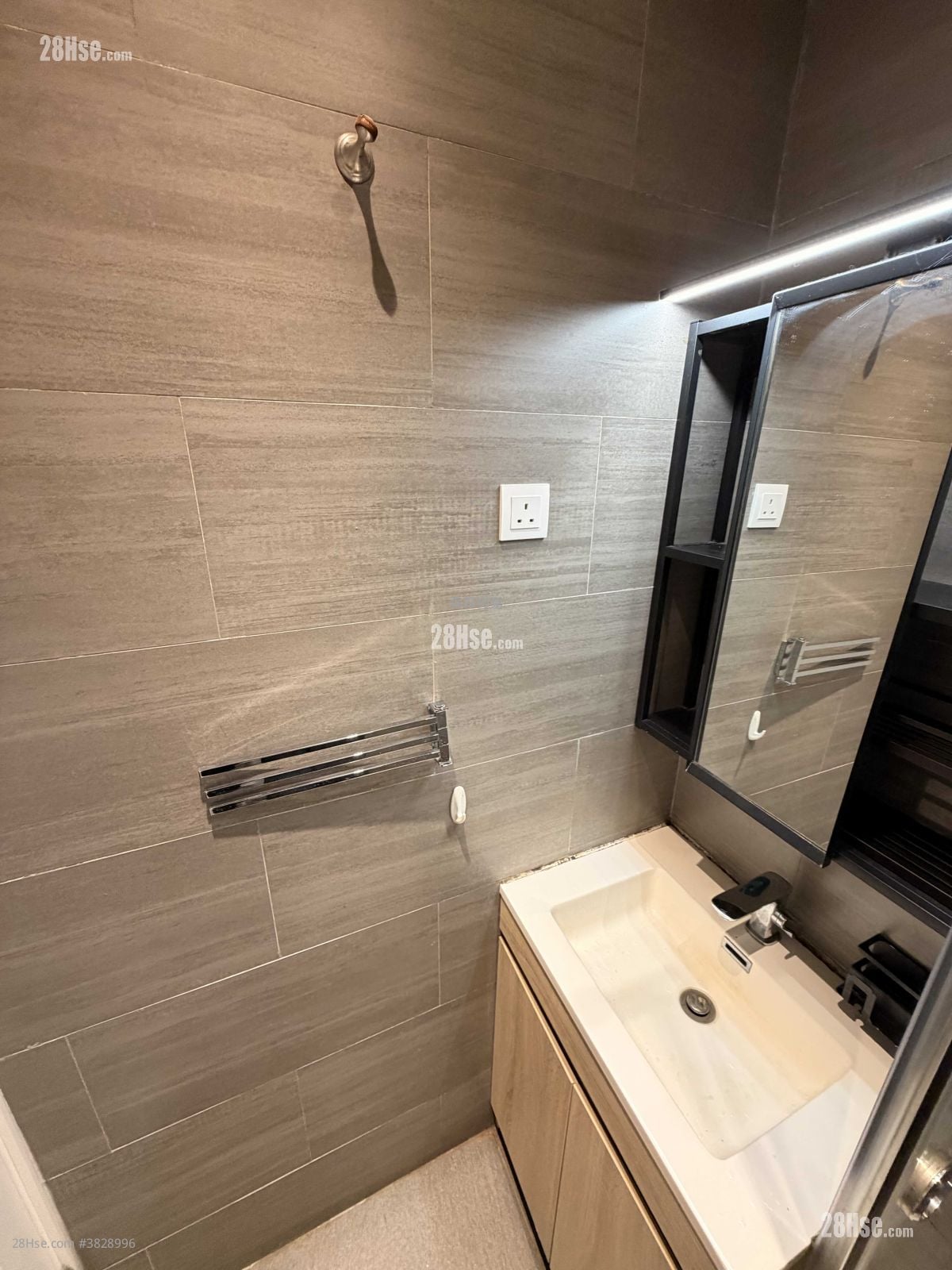 福昌楼 租盘 336 平方尺