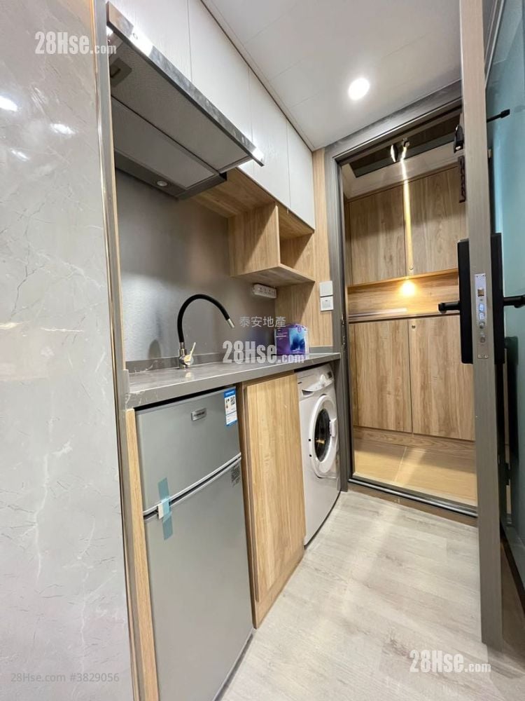 Windsor Mansion Rental 1 Bathroom 170 ft²