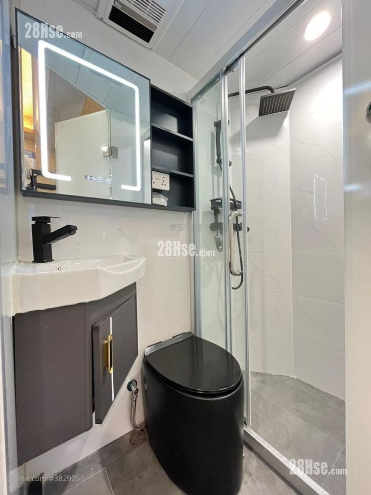 Windsor Mansion Rental 1 Bathroom 170 ft²