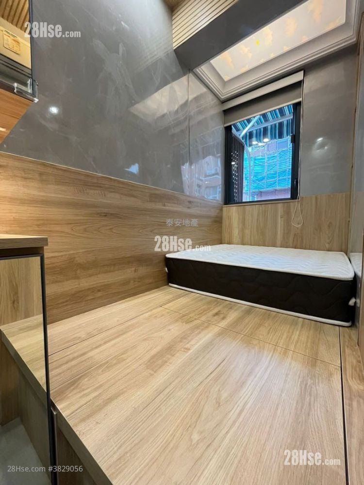 Windsor Mansion Rental 1 Bathroom 170 ft²