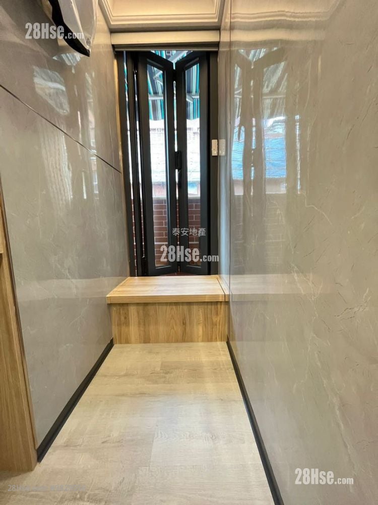 Windsor Mansion Rental 1 Bathroom 170 ft²