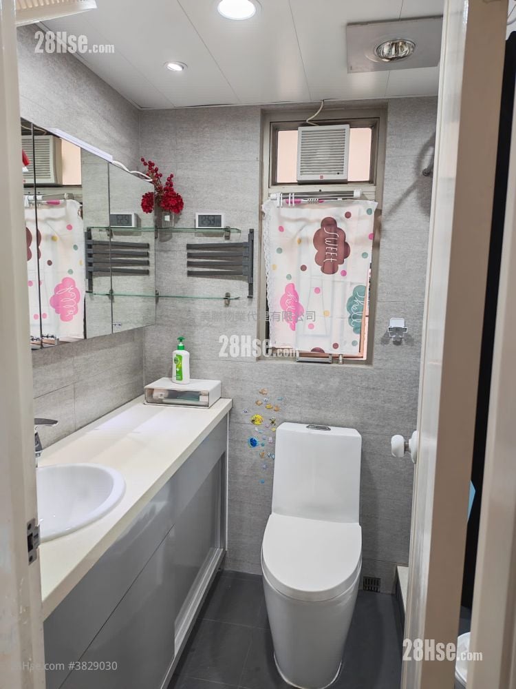 Tseung Kwan O Plaza Sell 2 Bedrooms , 1 Bathroom 451 ft²
