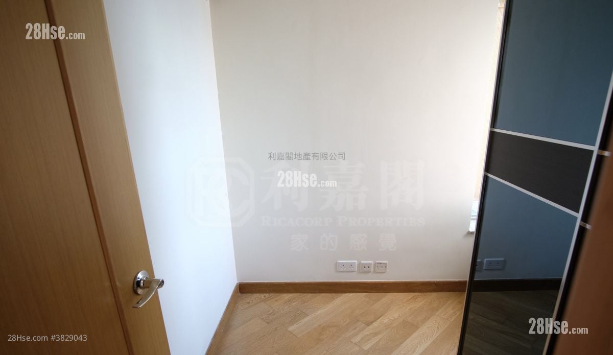 Harbour Green Rental 3 Bedrooms , 1 Bathroom 574 ft²