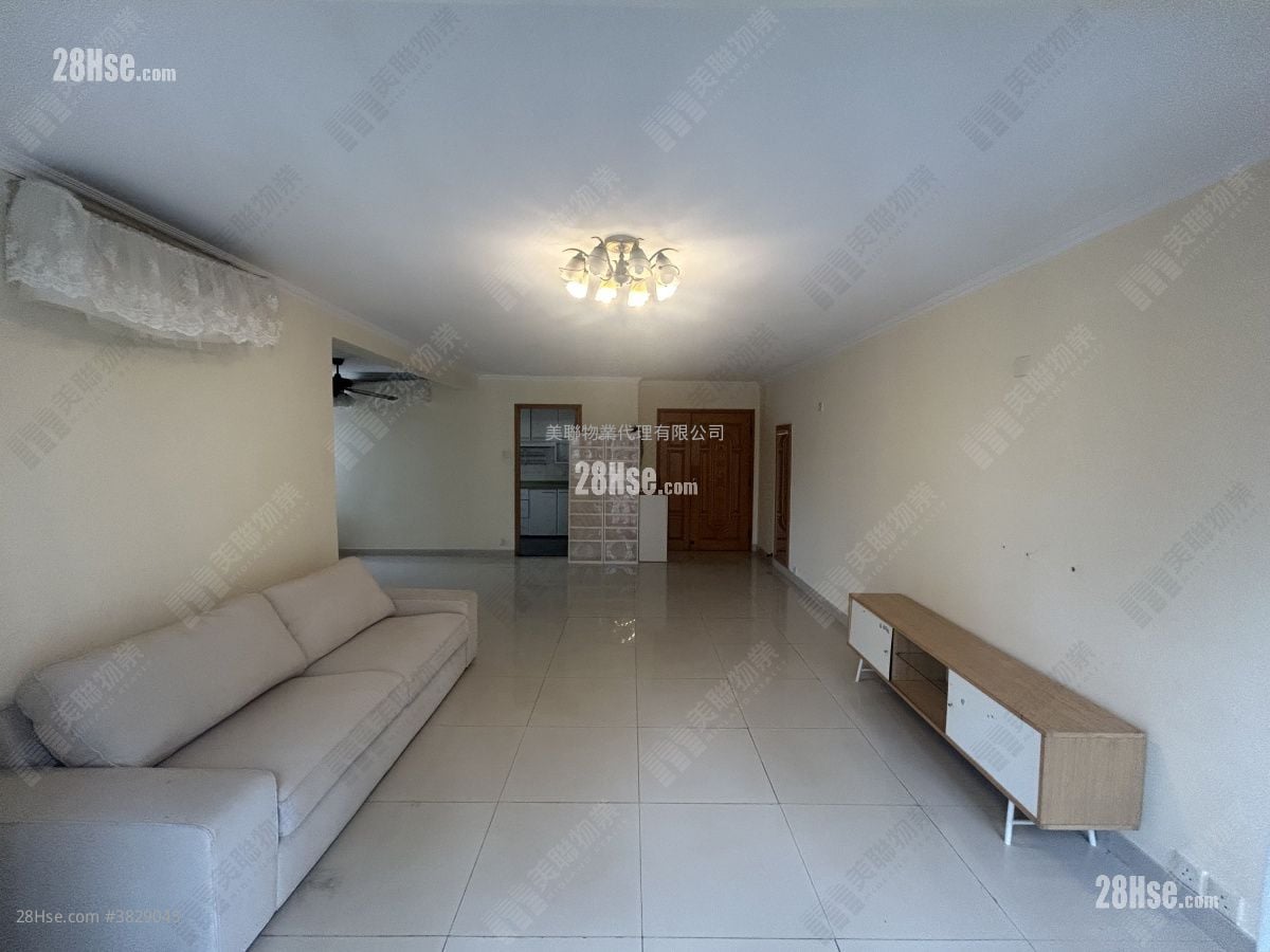 Beverly Villas Rental 3 Bedrooms , 2 Bathrooms 1,212 ft²