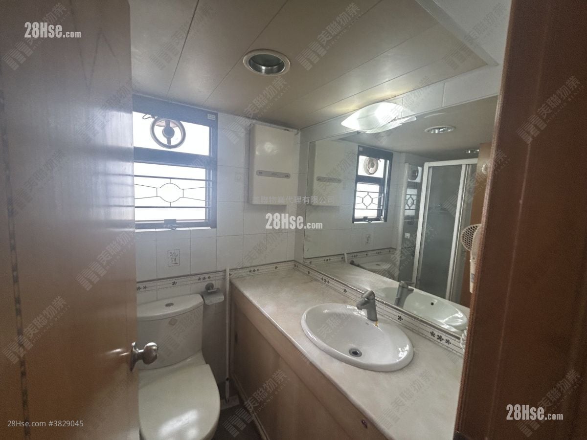 Beverly Villas Rental 3 Bedrooms , 2 Bathrooms 1,212 ft²