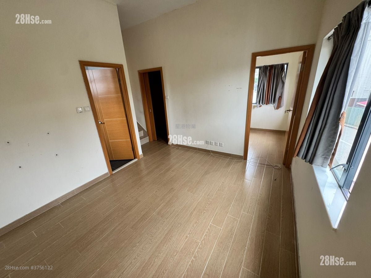 Village Rental 5+ Bedrooms , 5+ Bathrooms 2,100 ft²