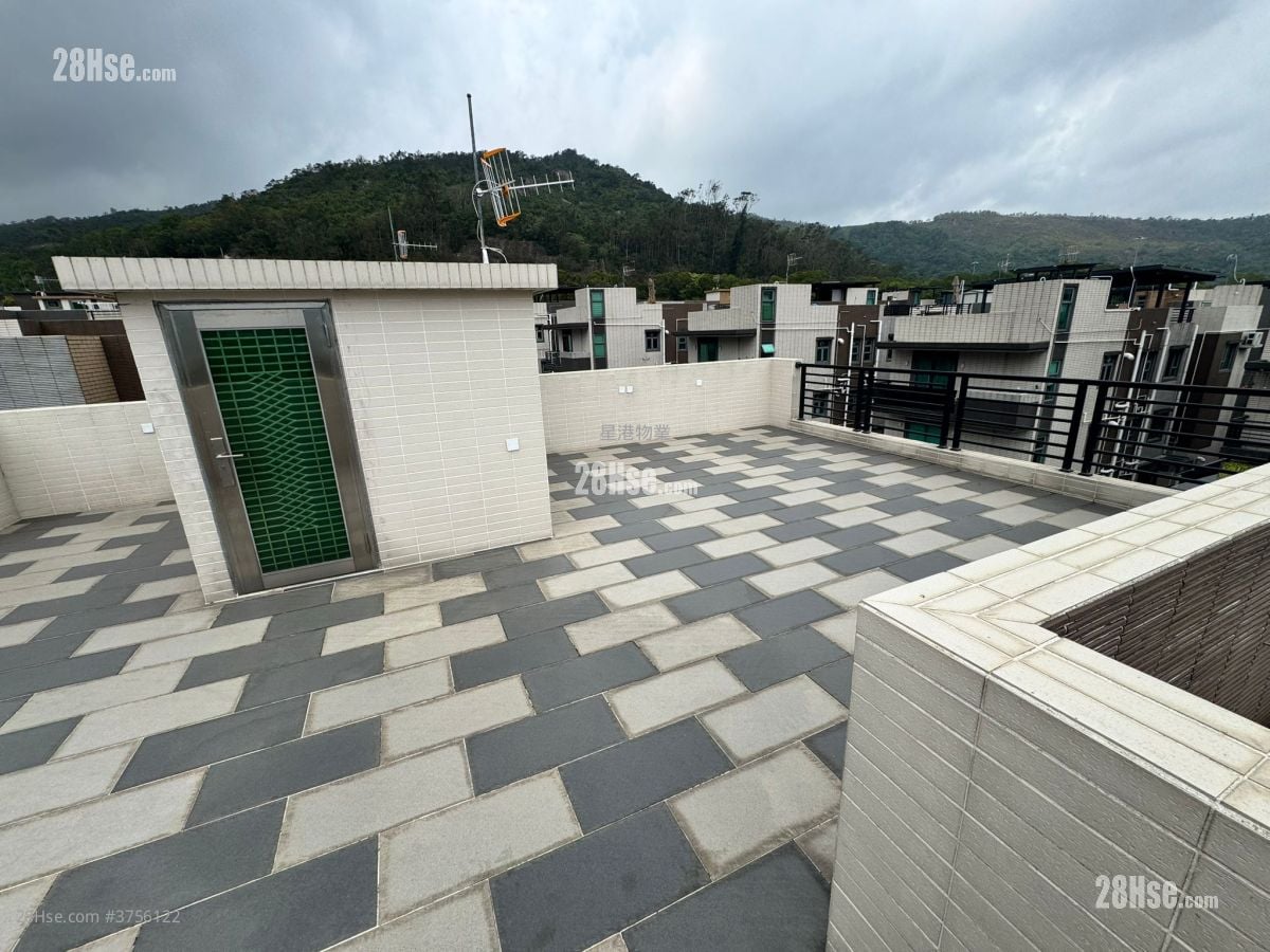 Village Rental 5+ Bedrooms , 5+ Bathrooms 2,100 ft²