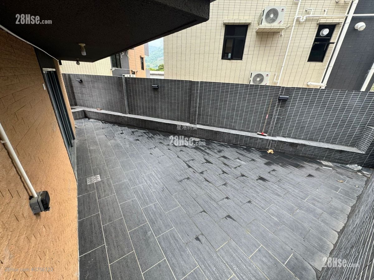 Village Rental 5+ Bedrooms , 5+ Bathrooms 2,100 ft²