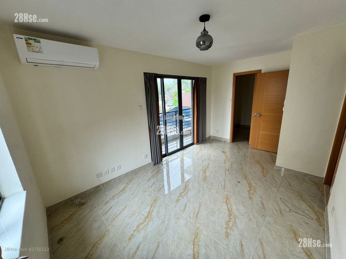 Village Rental 5+ Bedrooms , 5+ Bathrooms 2,100 ft²