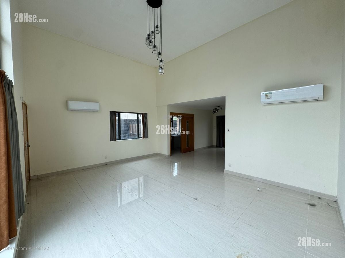 Village Rental 5+ Bedrooms , 5+ Bathrooms 2,100 ft²