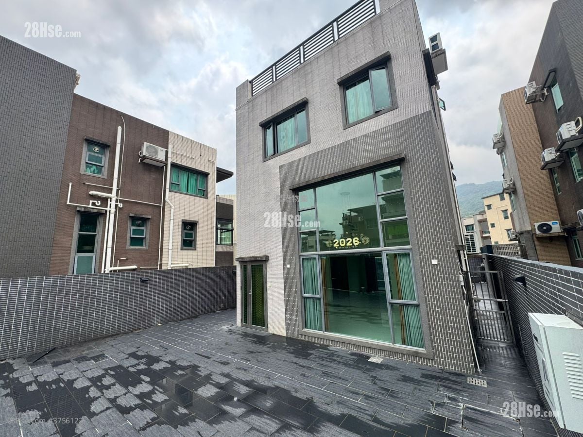 Village Rental 5+ Bedrooms , 5+ Bathrooms 2,100 ft²